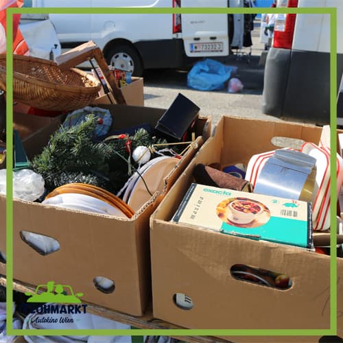 Flohmarktschätze in Boxen.