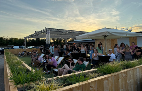 Autokino Lounge. Kreatives Date. Super Entspannte Atmosphäre. Perfekte Date Location Wien