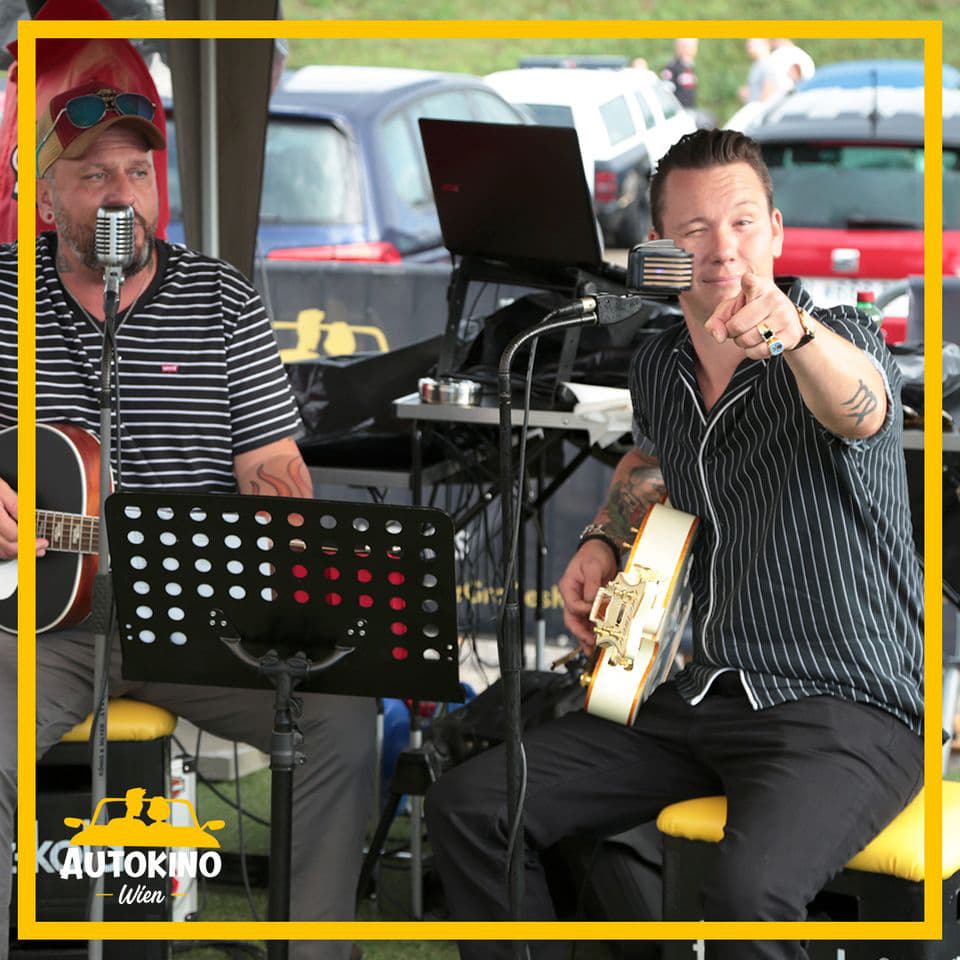 live_band_unterhaelt_gaeste_in_eventlocation_autokino live_band_spielt_in_eventlocation_wien_autokino